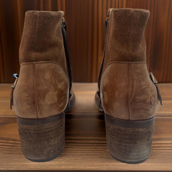 🔥BEAUTIFUL BORN DISTRESSED LEATHER BOOTS🔥 - Picture 3 of 7